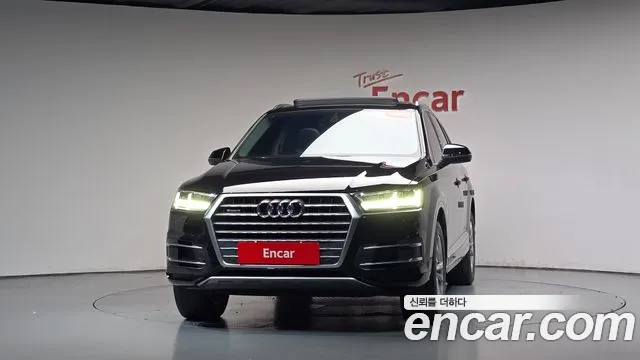 Audi Q7 2019 thumb 2