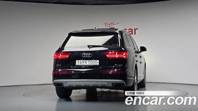 Audi Q7 2019 thumb 3