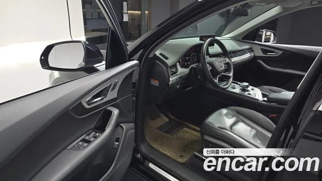 Audi Q7 2019 thumb 9