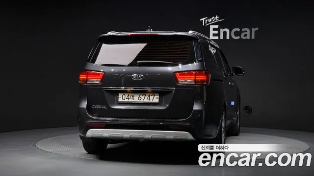 Kia Carnival 2017 thumb 4