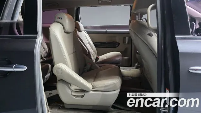 Kia Carnival 2017 thumb 11