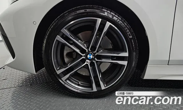 BMW 1-Series 2023 thumb 5