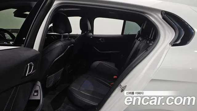 BMW 1-Series 2023 thumb 12