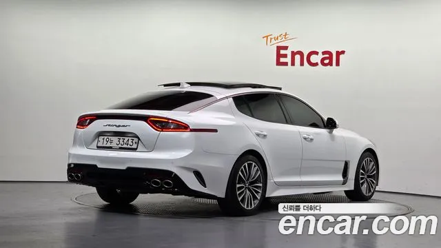 Kia Stinger 2017 thumb 2