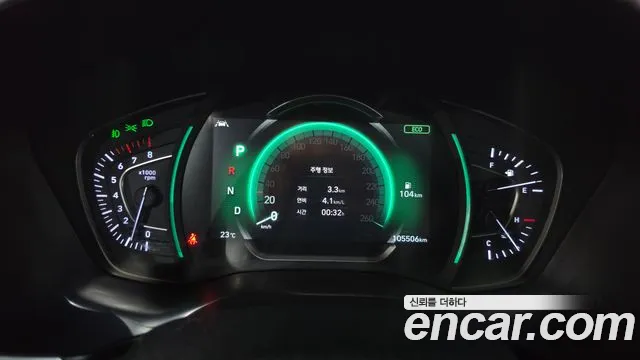 Hyundai Santa Fe 2018 thumb 8