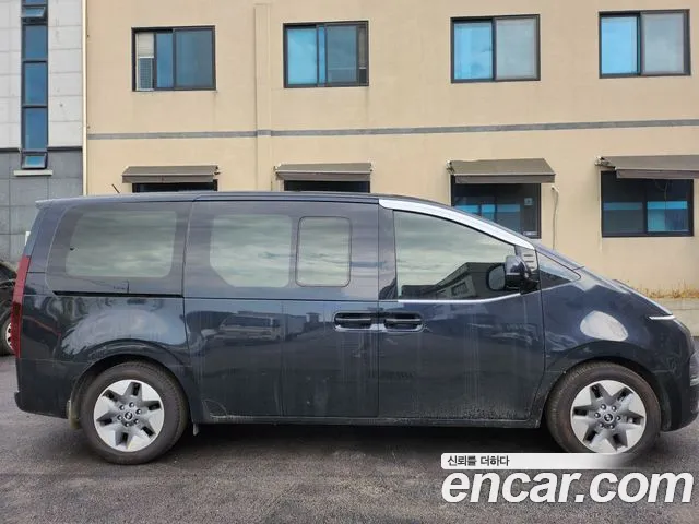 Hyundai Staria 2021 thumb 3