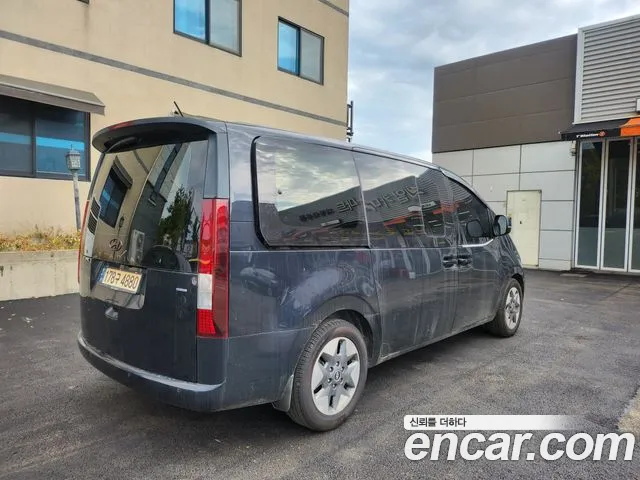 Hyundai Staria 2021 thumb 4