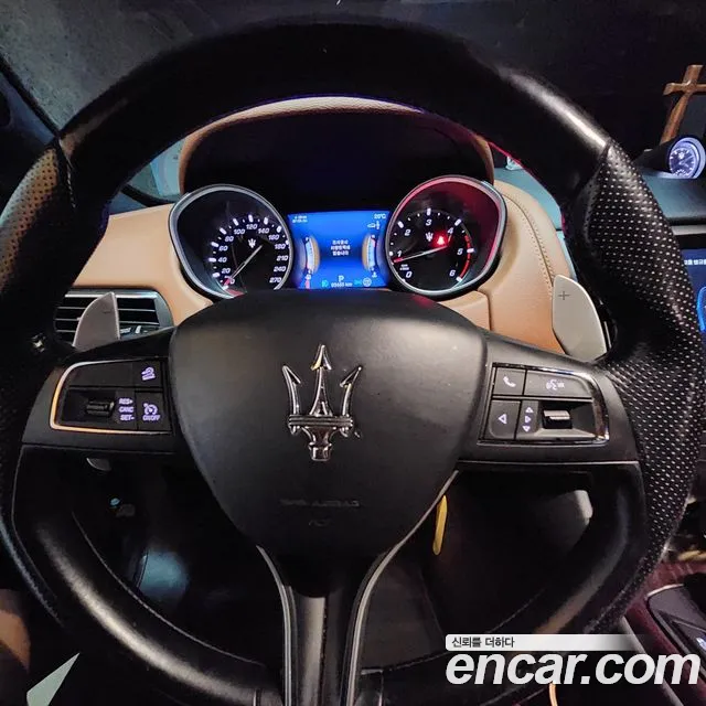 Maserati Levante 2018 thumb 6