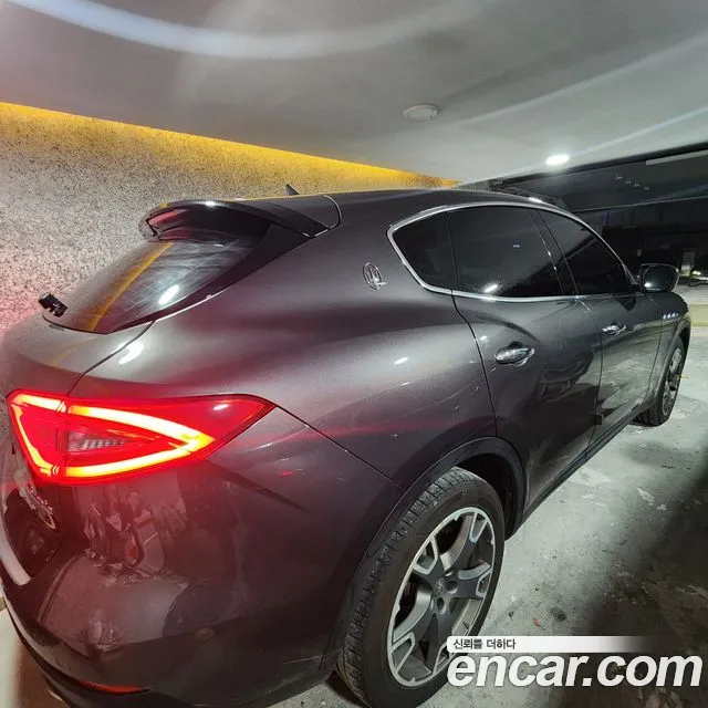Maserati Levante 2018 thumb 8