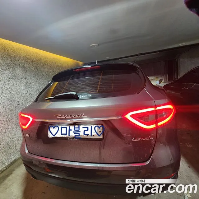 Maserati Levante 2018 thumb 9