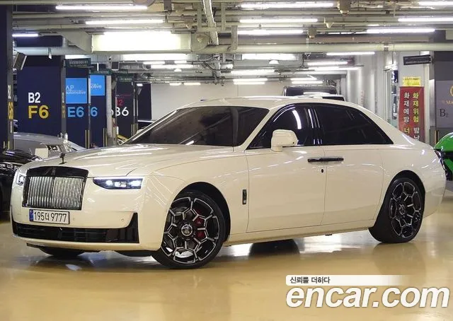 Rolls-Royce Ghost 2025 thumb 2
