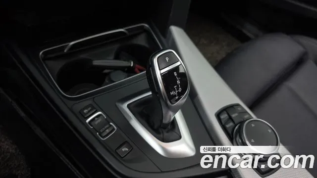 BMW 3-Series 2016 thumb 9