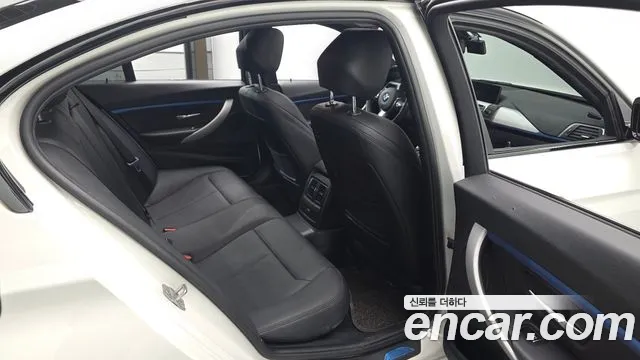 BMW 3-Series 2016 thumb 12