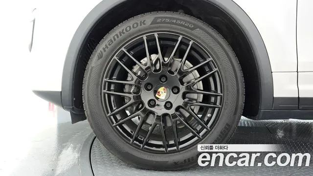 Porsche Cayenne 2015 thumb 5