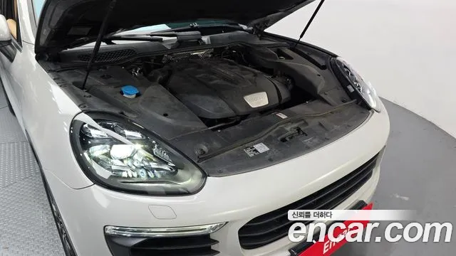 Porsche Cayenne 2015 thumb 6