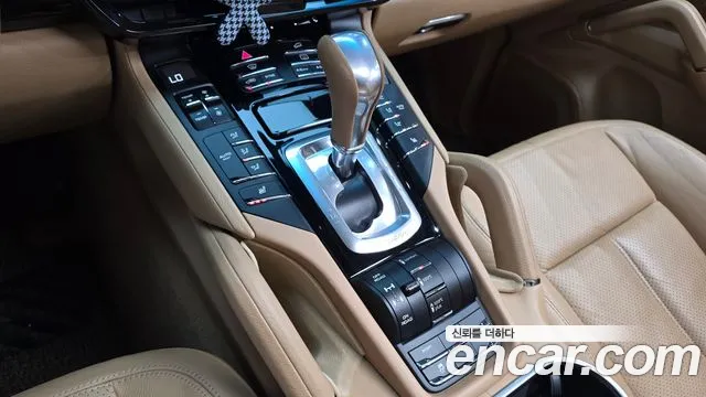 Porsche Cayenne 2015 thumb 9