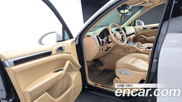 Porsche Cayenne 2015 thumb 10