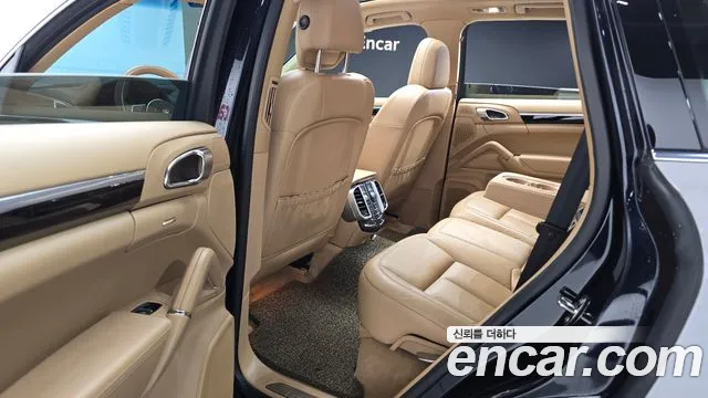 Porsche Cayenne 2015 thumb 11