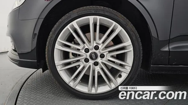 Audi A3 2018 thumb 4