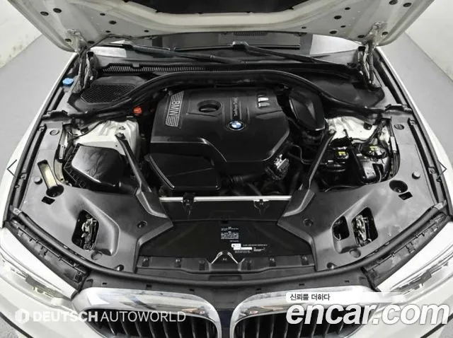 BMW 5-Series 2017 thumb 6