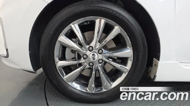 Kia Carnival 2019 thumb 5