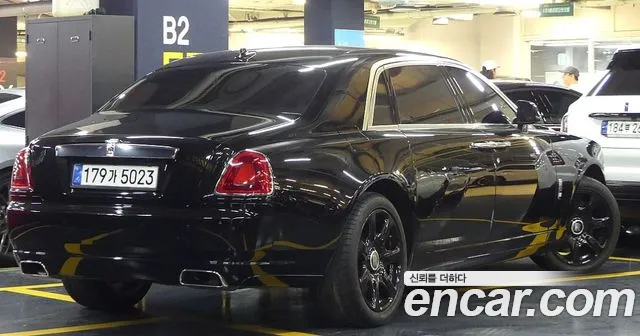 Rolls-Royce Ghost 2016 thumb 3