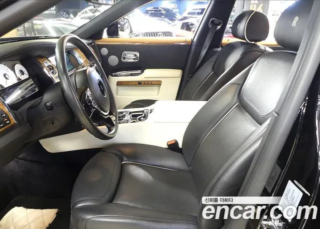 Rolls-Royce Ghost 2016 thumb 8