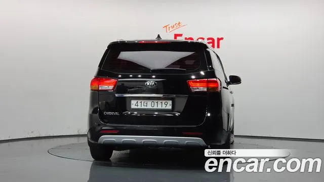 Kia Carnival 2016 thumb 4