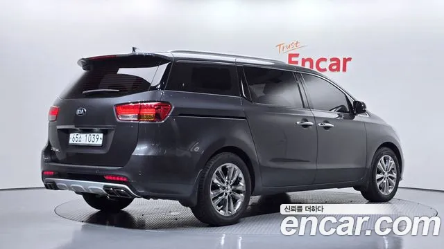 Kia Carnival 2017 thumb 2
