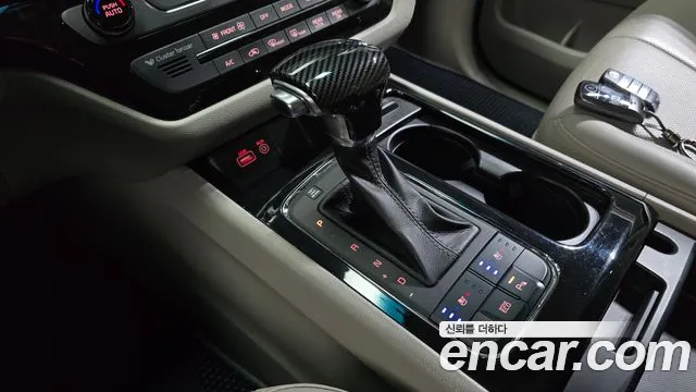 Kia Carnival 2017 thumb 9