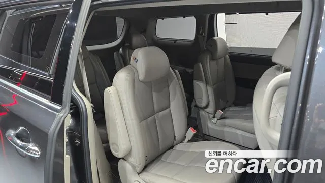 Kia Carnival 2017 thumb 11