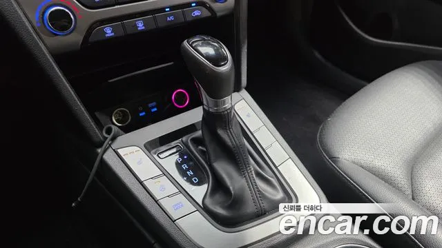 Hyundai Avante 2017 thumb 9