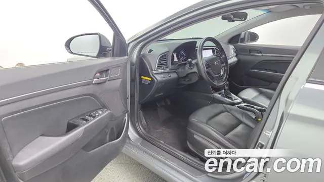 Hyundai Avante 2017 thumb 10