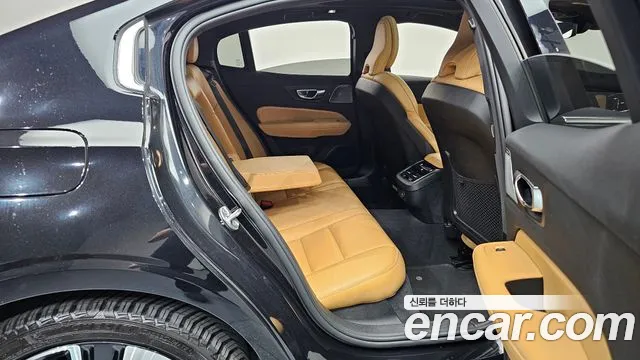 Volvo S60 2022 thumb 11