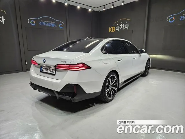 BMW 5-Series 2026 thumb 2