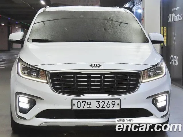 Kia Carnival 2018 thumb 2
