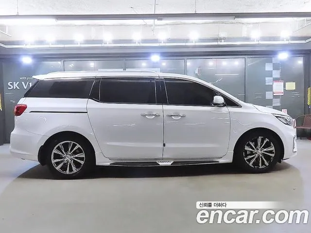Kia Carnival 2018 thumb 3