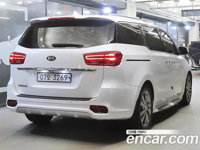 Kia Carnival 2018 thumb 4