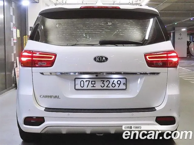Kia Carnival 2018 thumb 5