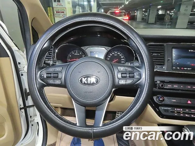 Kia Carnival 2018 thumb 8