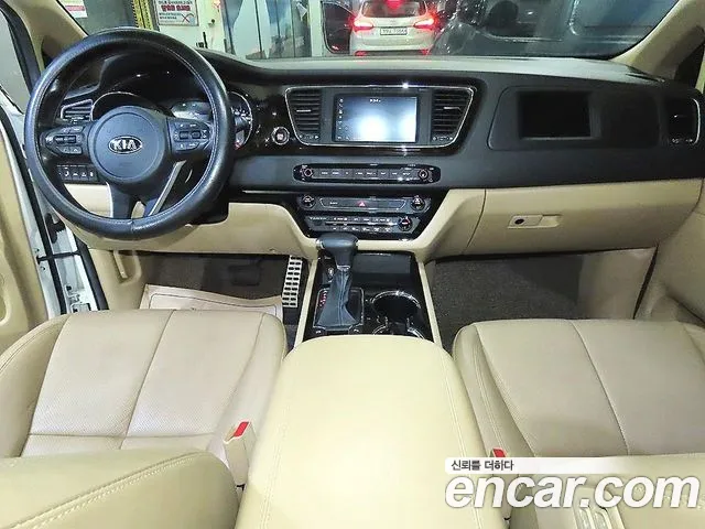 Kia Carnival 2018 thumb 10