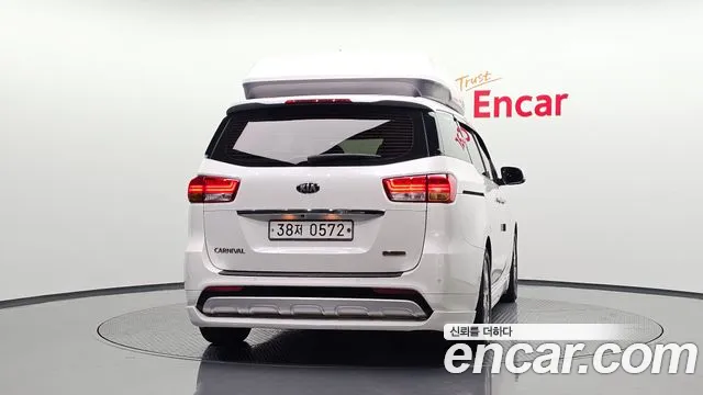 Kia Carnival 2016 thumb 4