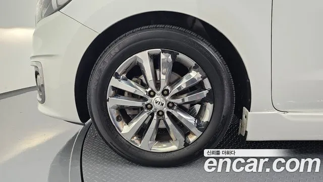 Kia Carnival 2016 thumb 5