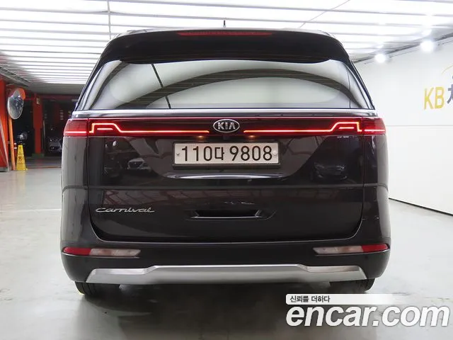 Kia Carnival 2021 thumb 3
