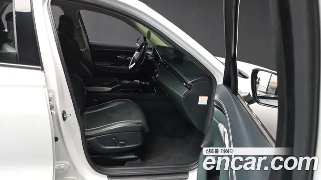 Genesis GV70 2022 thumb 11