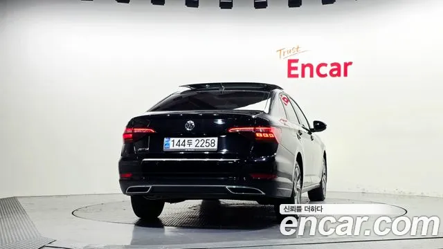 Volkswagen Jetta 2021 thumb 4