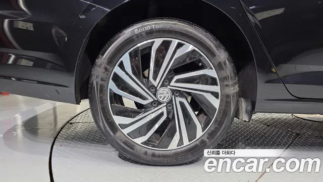 Volkswagen Jetta 2021 thumb 5