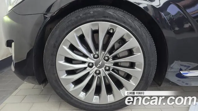 Genesis G90 2017 thumb 5