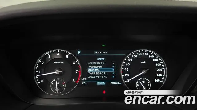 Genesis G90 2017 thumb 8