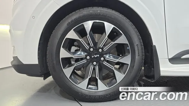 Kia Carnival 2023 thumb 4